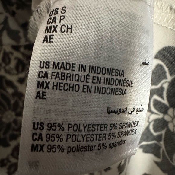 Charter Club size S glory flowery top 🖤 - Picture 3 of 10